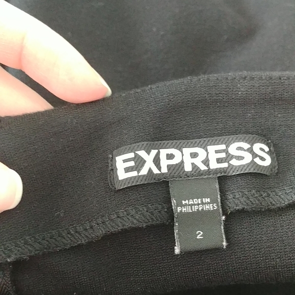 Black mini skirt - Picture 2 of 3